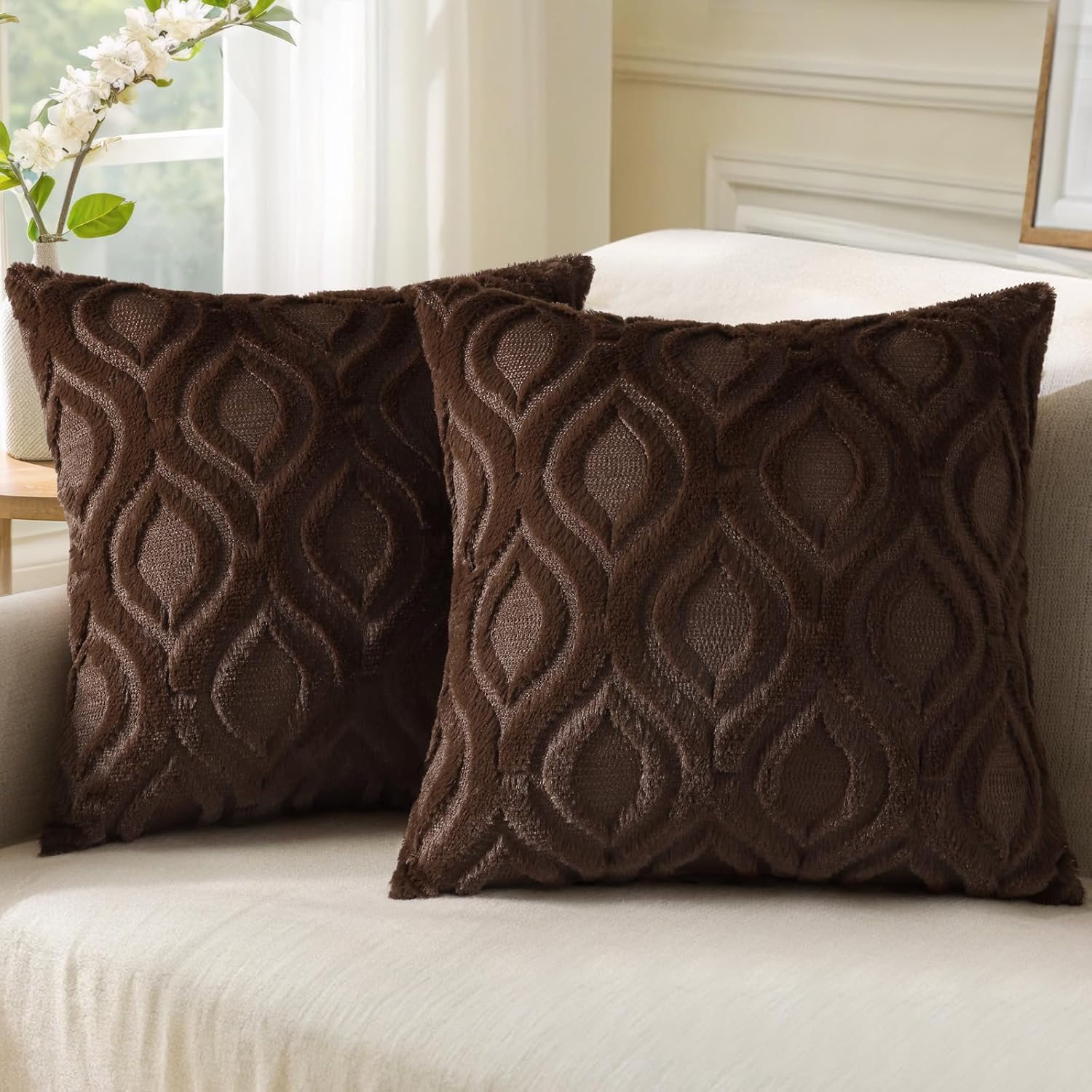 decorUhome Throw Pillow Covers 18x18 Inch Set of 2, Soft Plush Faux Wool Cream White Solid Couch Pillow Covers, Accent Farmhouse Neutral Square Pillow Cases for Sofa Bed Living Room