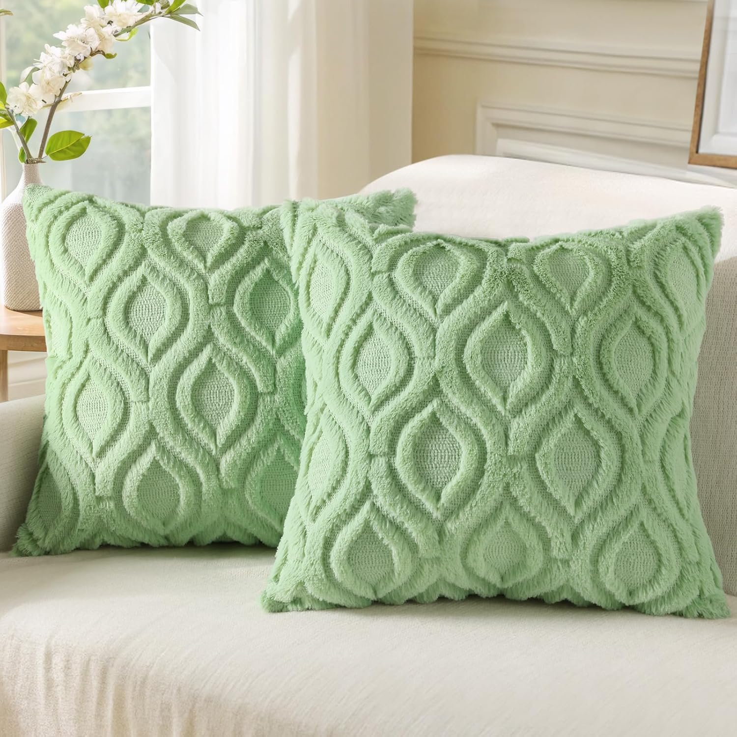decorUhome Throw Pillow Covers 18x18 Inch Set of 2, Soft Plush Faux Wool Cream White Solid Couch Pillow Covers, Accent Farmhouse Neutral Square Pillow Cases for Sofa Bed Living Room