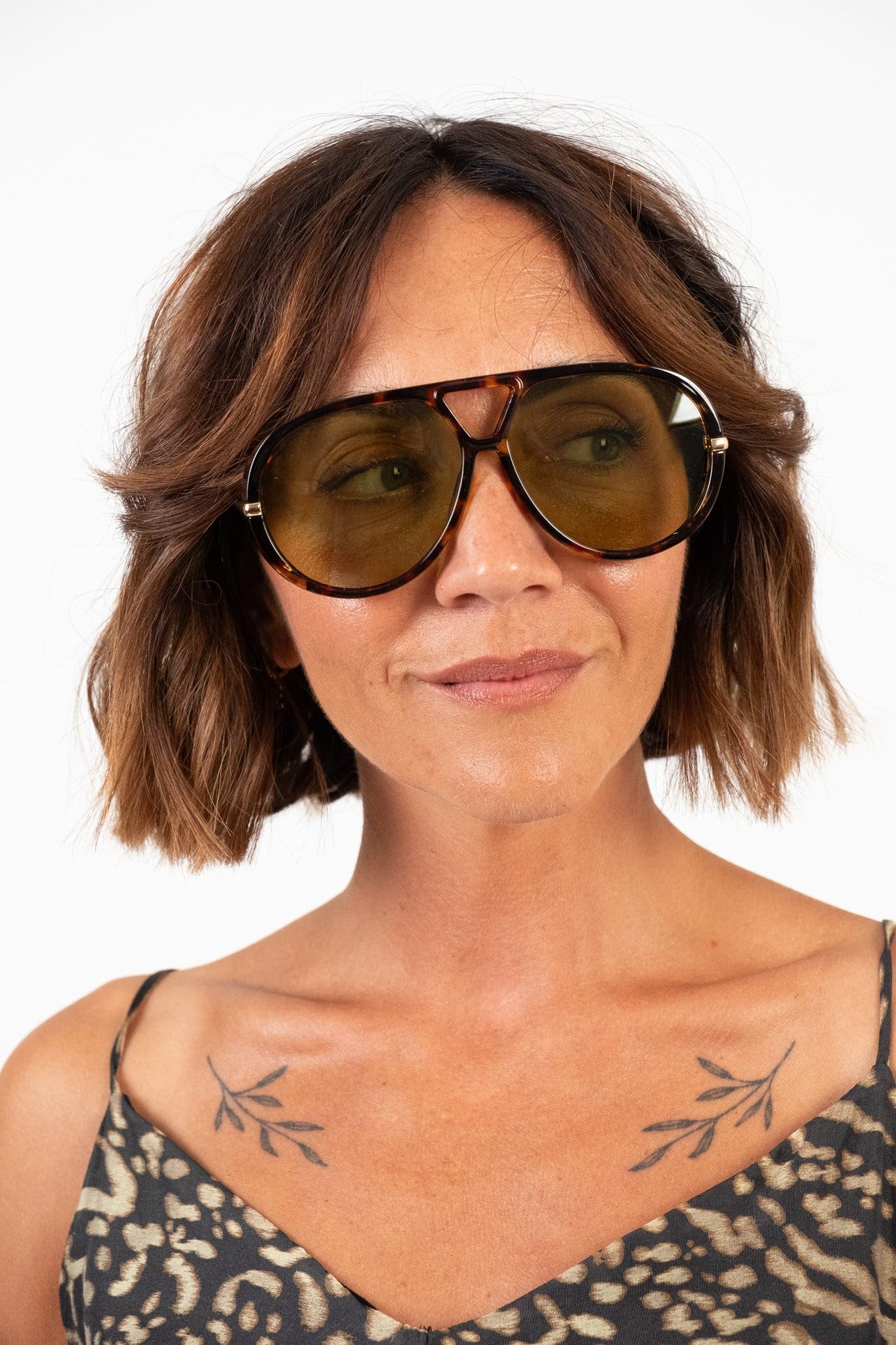 GUVIVI Retro Gold Aviator Sunglasses for Women Men, 2026 Metal Oversized 70s Aviators Black Vacation Beach Sun Glasses