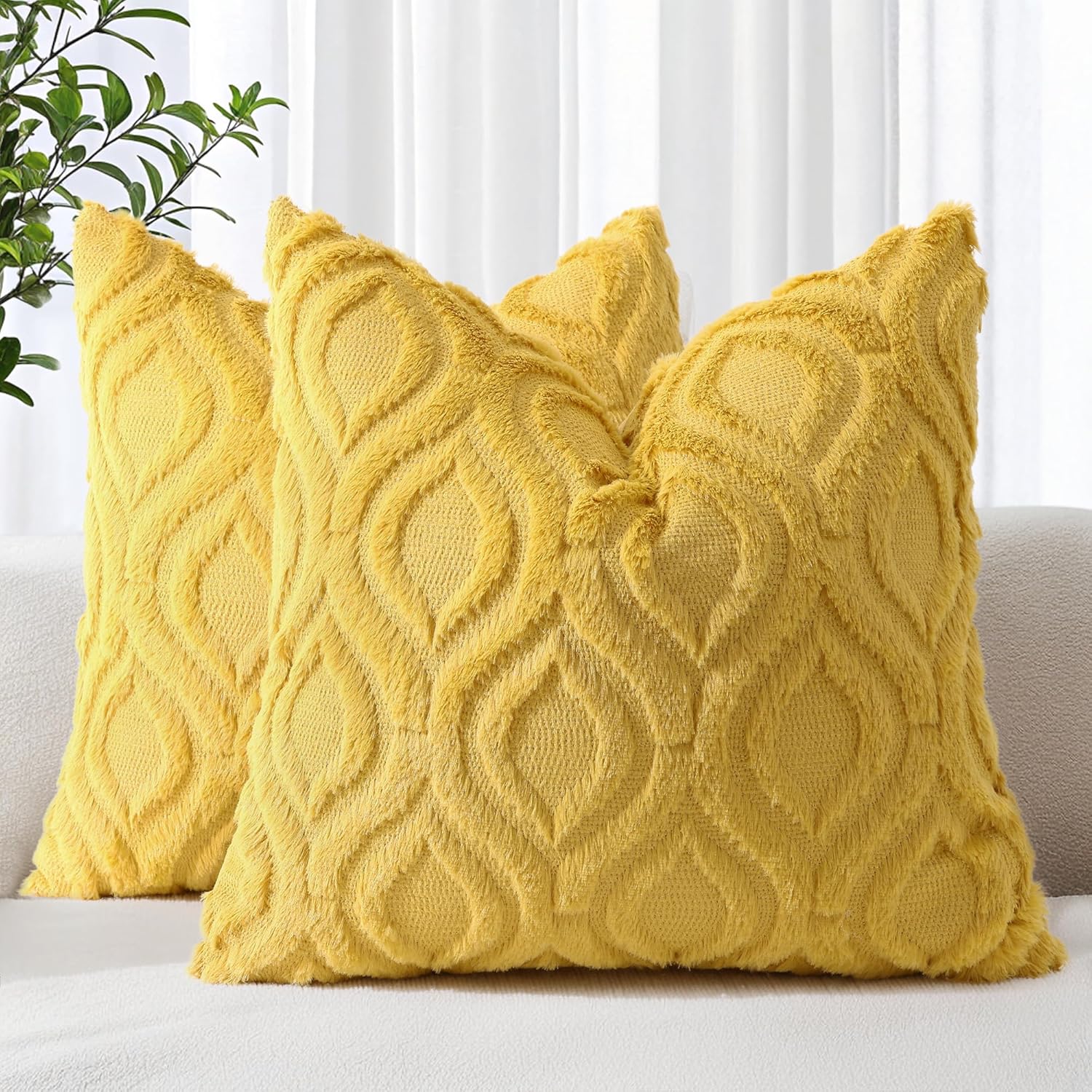 decorUhome Throw Pillow Covers 18x18 Inch Set of 2, Soft Plush Faux Wool Cream White Solid Couch Pillow Covers, Accent Farmhouse Neutral Square Pillow Cases for Sofa Bed Living Room
