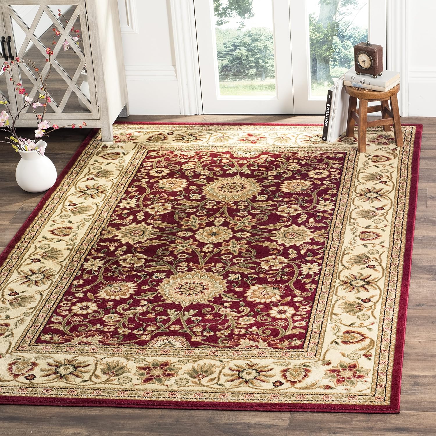SAFAVIEH Lyndhurst Collection Area Rug - 5'3" x 7'6", Ivory & Red, Traditional Oriental Design, Non-Shedding & Easy Care, Ideal for High Traffic Areas in Living Room, Bedroom (LNH212K)