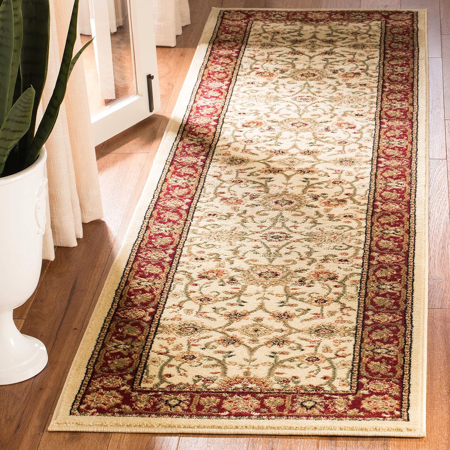 SAFAVIEH Lyndhurst Collection Area Rug - 5'3" x 7'6", Ivory & Red, Traditional Oriental Design, Non-Shedding & Easy Care, Ideal for High Traffic Areas in Living Room, Bedroom (LNH212K)