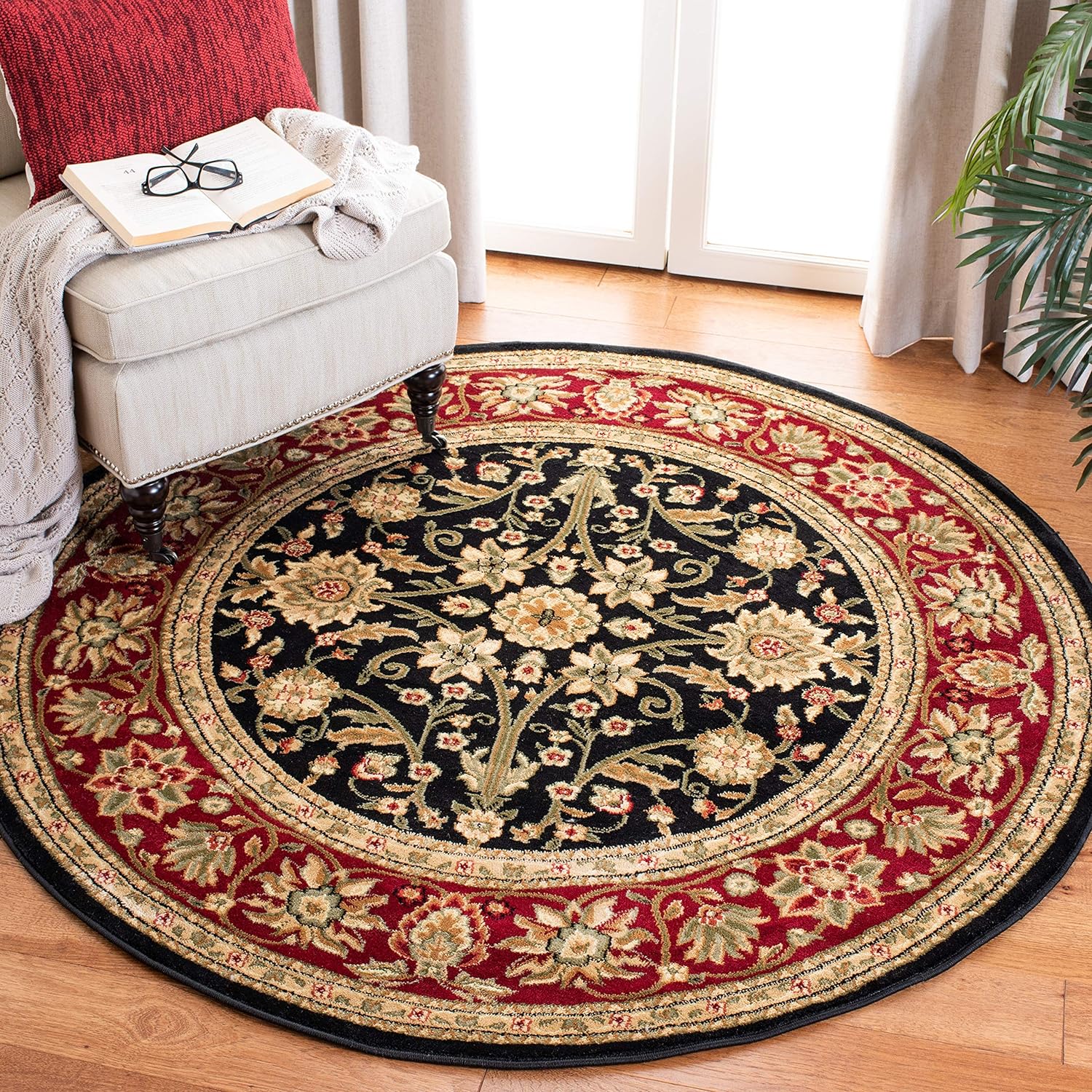 SAFAVIEH Lyndhurst Collection Area Rug - 5'3" x 7'6", Ivory & Red, Traditional Oriental Design, Non-Shedding & Easy Care, Ideal for High Traffic Areas in Living Room, Bedroom (LNH212K)