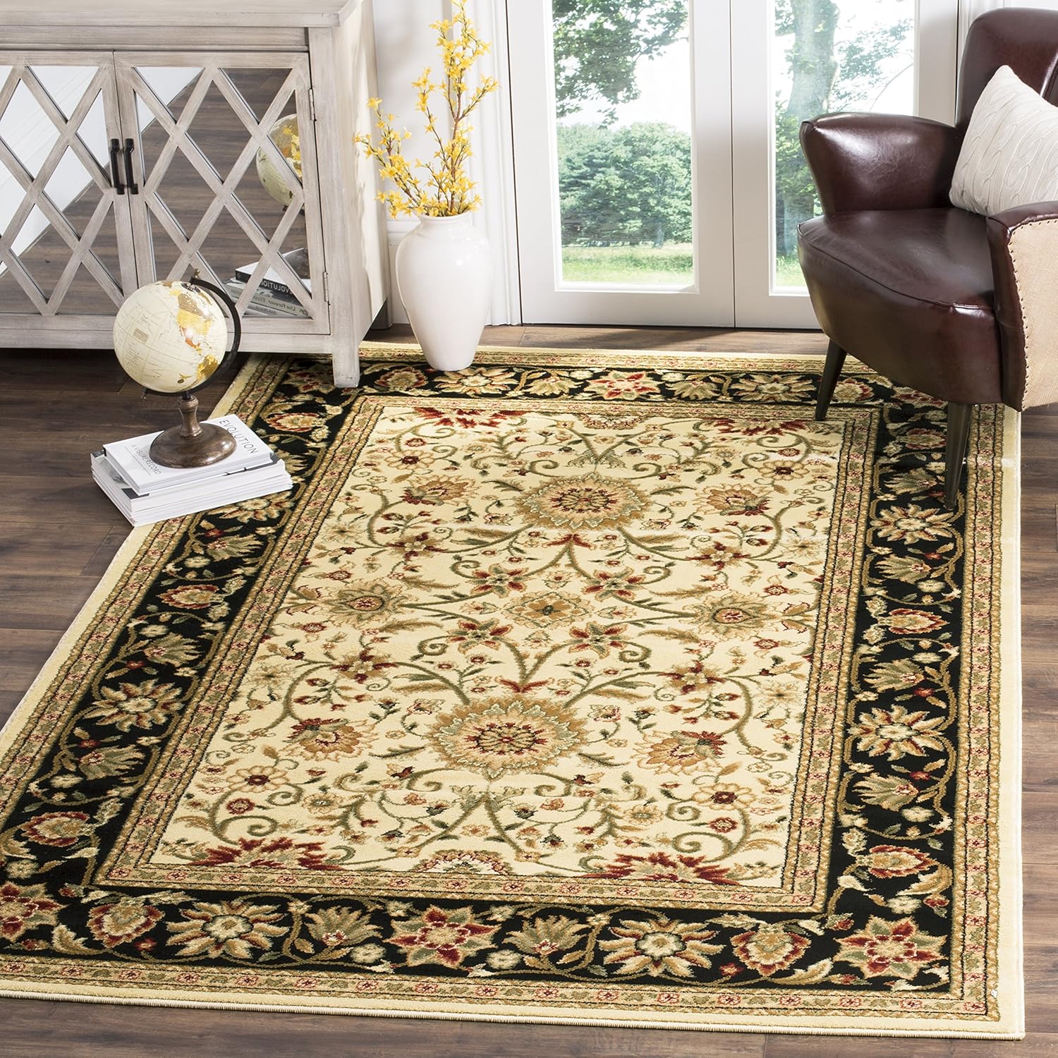 SAFAVIEH Lyndhurst Collection Area Rug - 5'3" x 7'6", Ivory & Red, Traditional Oriental Design, Non-Shedding & Easy Care, Ideal for High Traffic Areas in Living Room, Bedroom (LNH212K)