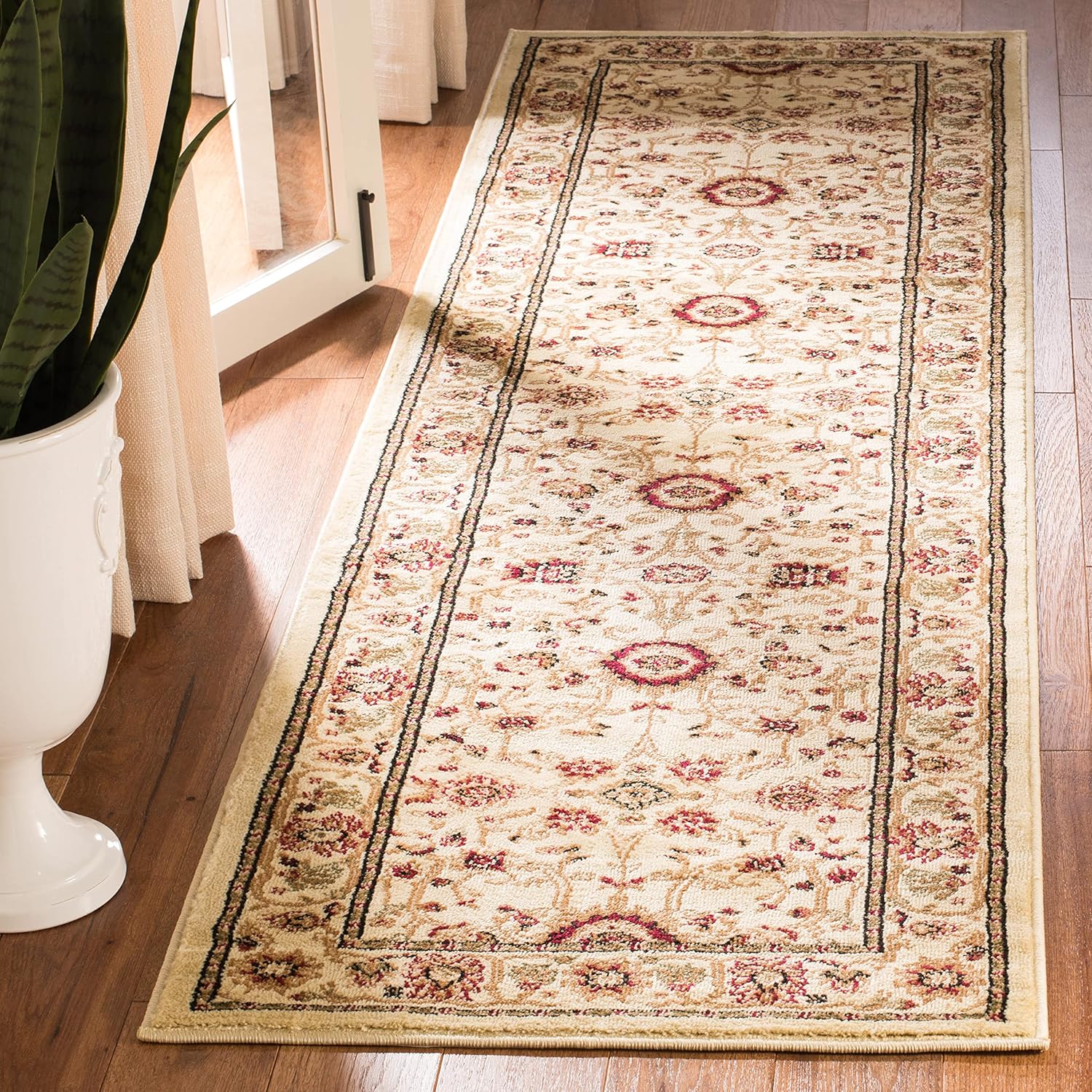 SAFAVIEH Lyndhurst Collection Area Rug - 5'3" x 7'6", Ivory & Red, Traditional Oriental Design, Non-Shedding & Easy Care, Ideal for High Traffic Areas in Living Room, Bedroom (LNH212K)