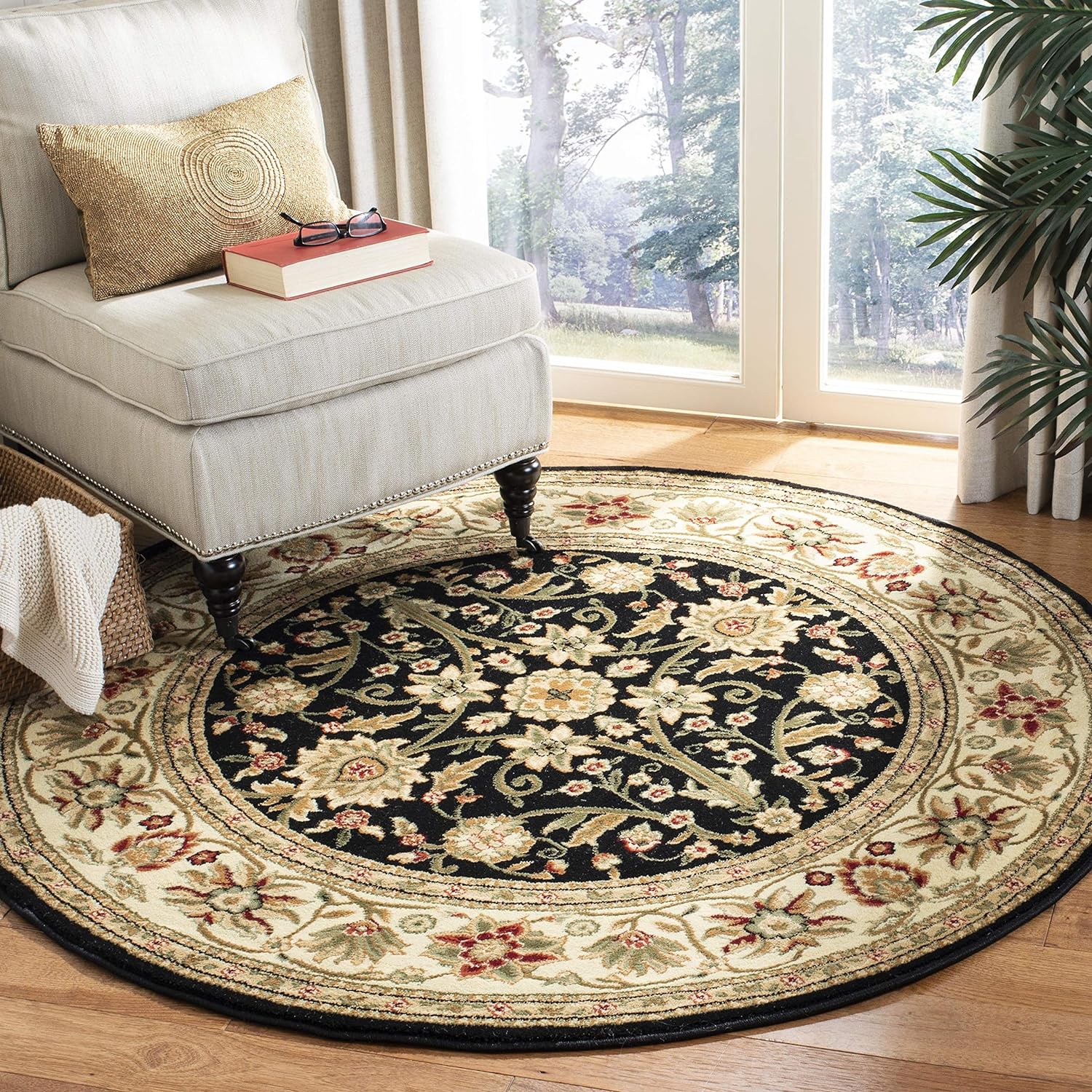 SAFAVIEH Lyndhurst Collection Area Rug - 5'3" x 7'6", Ivory & Red, Traditional Oriental Design, Non-Shedding & Easy Care, Ideal for High Traffic Areas in Living Room, Bedroom (LNH212K)